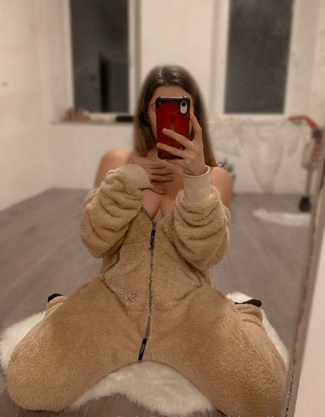 blondieasmr naked model img