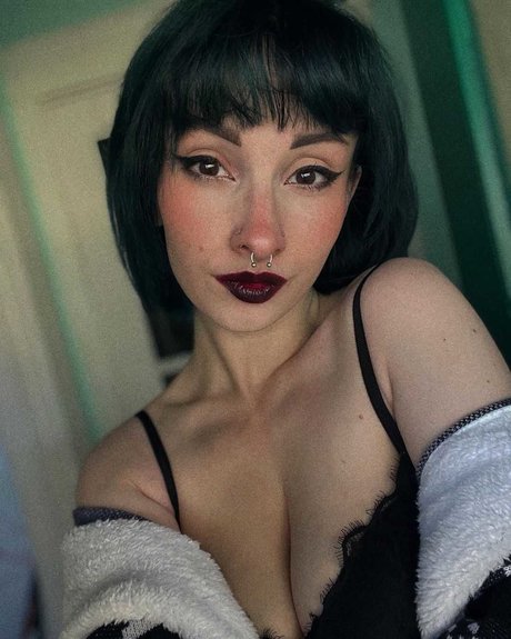 givemethespooks model free photo