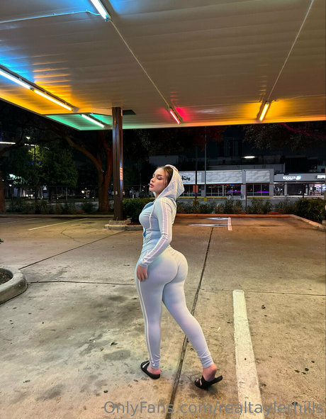 realtaylerhills star beautiful pics