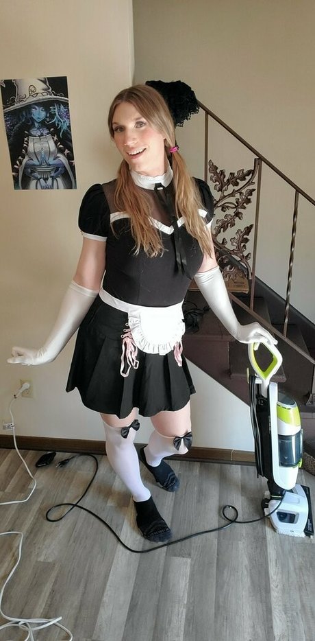 annasissyplz naked model photo