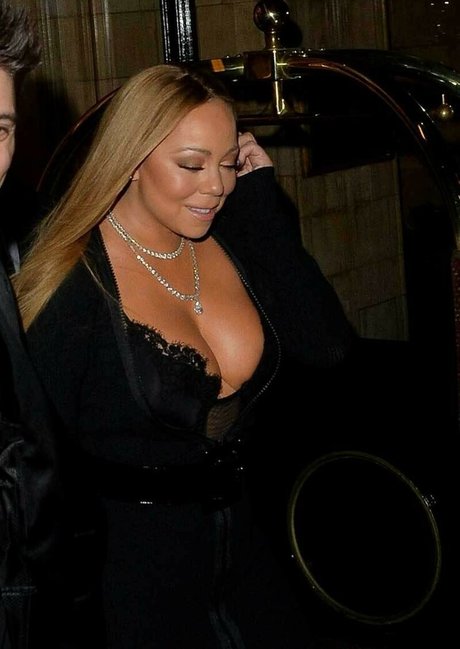 Mariah Carey pornstar erotic photo