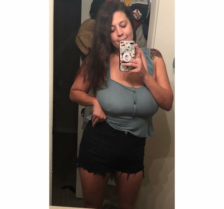 tallnerdywoman nice model image