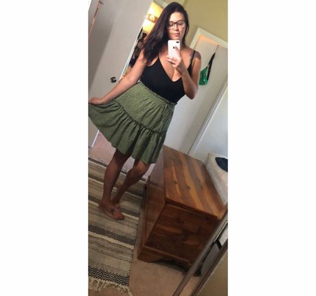 tallnerdywoman free model image