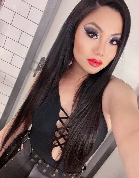 Tina Guo star hot photo