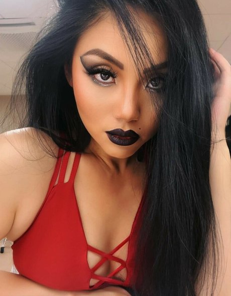 Tina Guo star hot pic