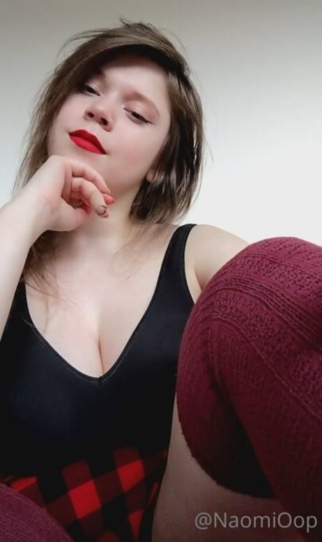 Naomioop model adult pictures