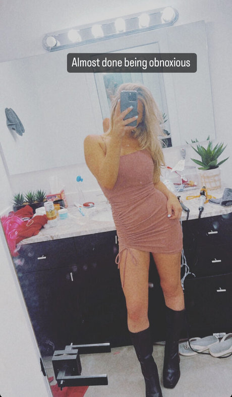 Sara Civian perfect model pictures