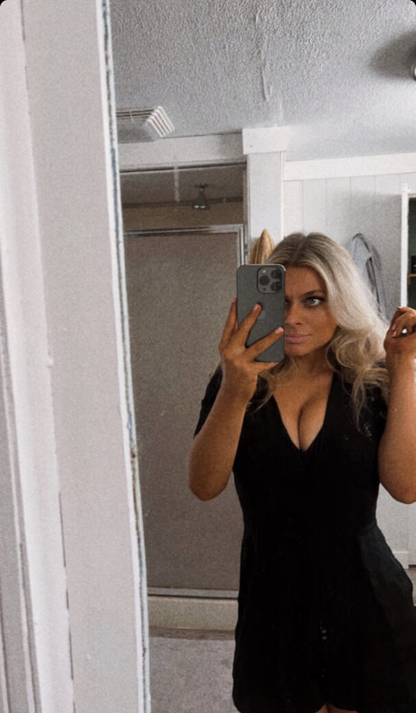 Sara Civian star top gallery