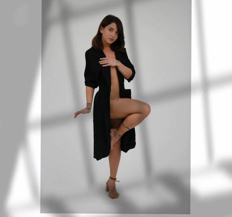 Cecilia Bob adult model archive