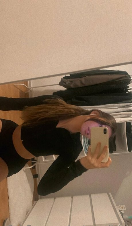 luu iiza pornstar adult photos