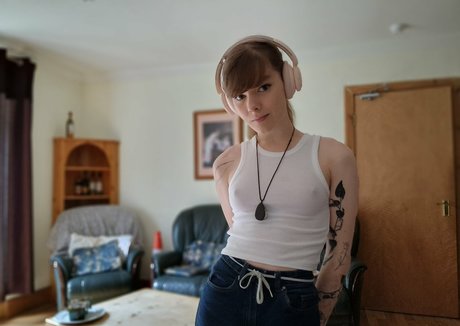 Applethecompany naked actress pics