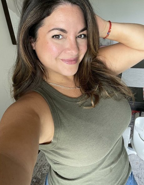 Bella Paz nude actress photo