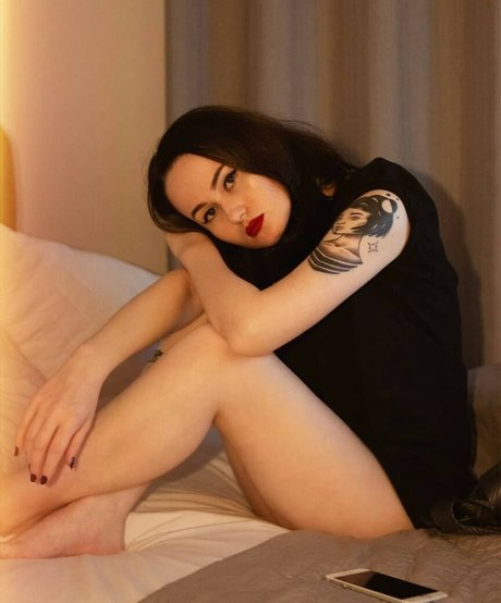 Marina Von Blume model xxx img