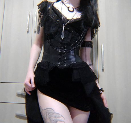 Marina Von Blume hd actress pics