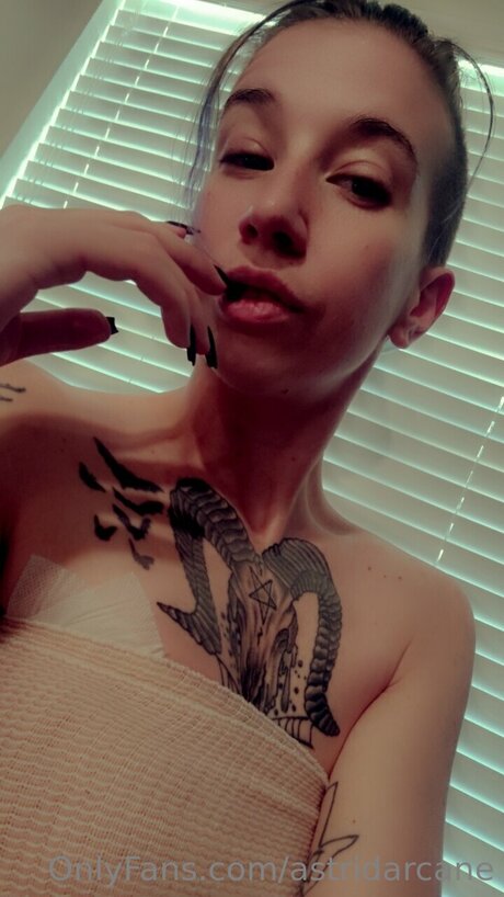 Astridarcane model hot img