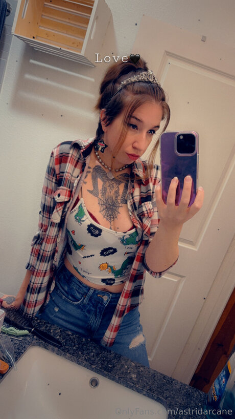 Astridarcane porn model photo