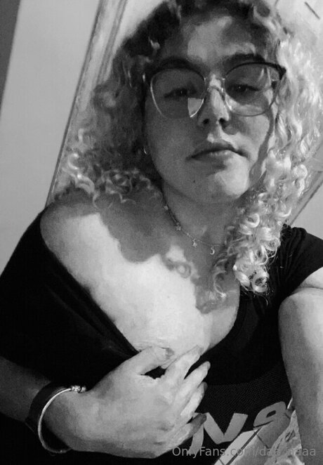 Daa Naaa model top gallery