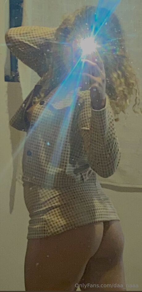 Daa Naaa naked model picture