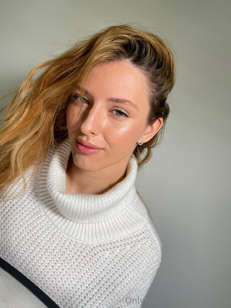 Mary Flex pretty pornstar pics