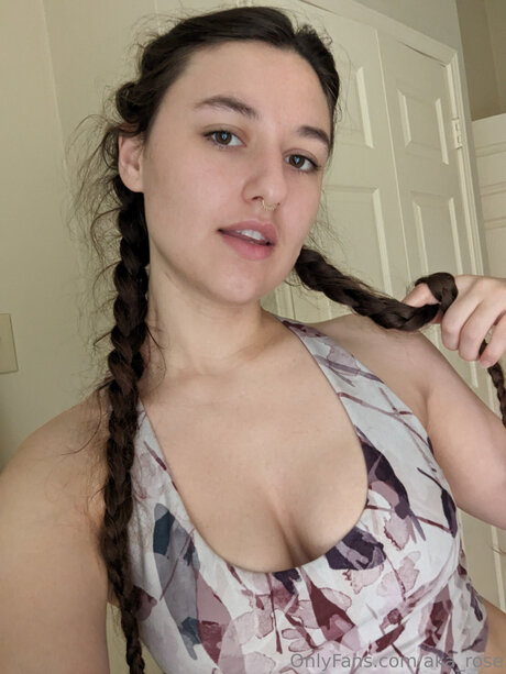 Aka Rose hot star pics