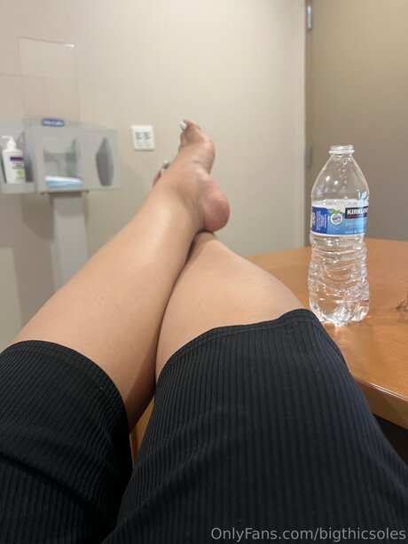 Bigthicsoles art model photo