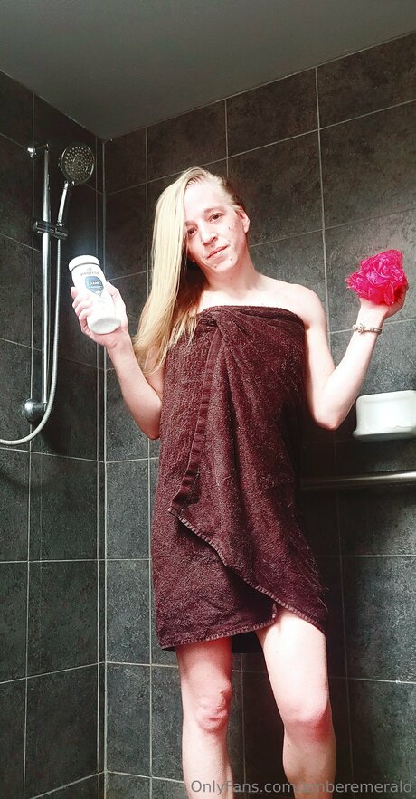 Amberemerald model adult photos