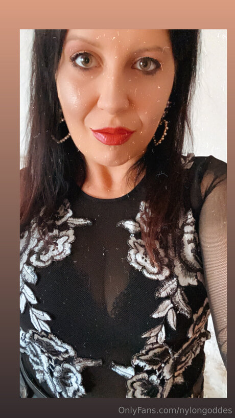 Nylongoddes star exclusive img