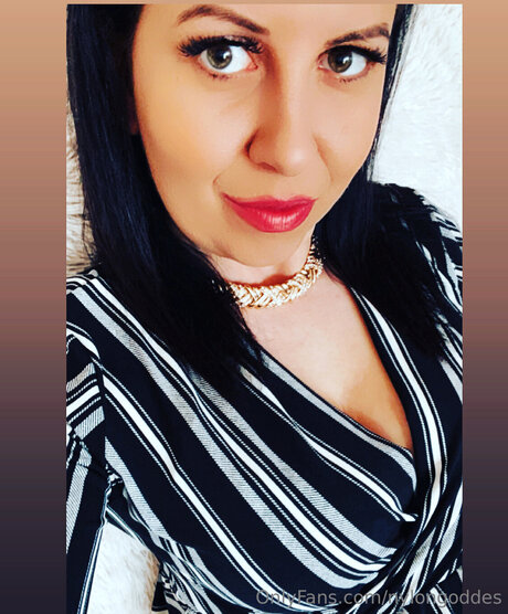 Nylongoddes star hot pictures