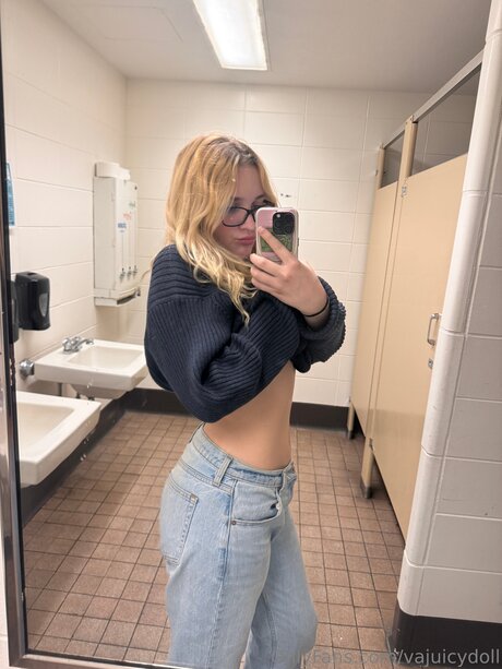 Divadoll1 model high quality photo