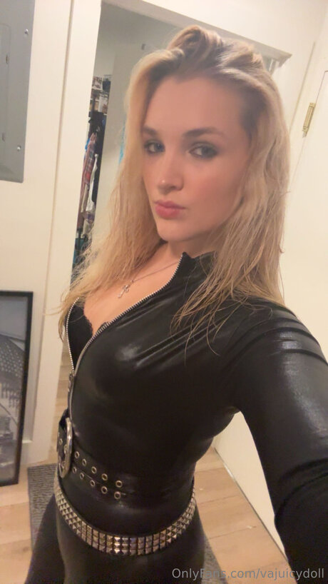 Divadoll1 top pornstar image