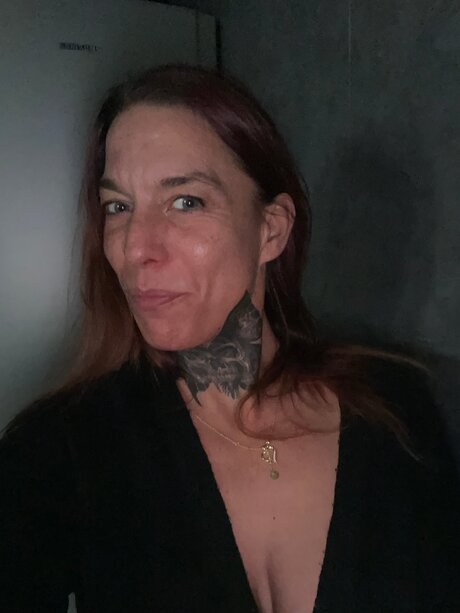 Yvonne Black pornographic model photos