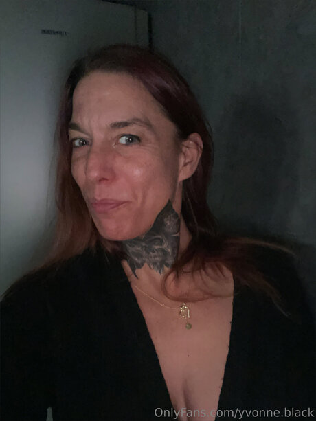 Yvonne Black pretty pornstar photos