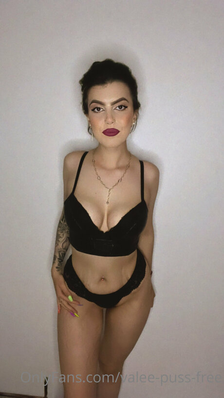 Valentinagoleafree erotic pornstar pic