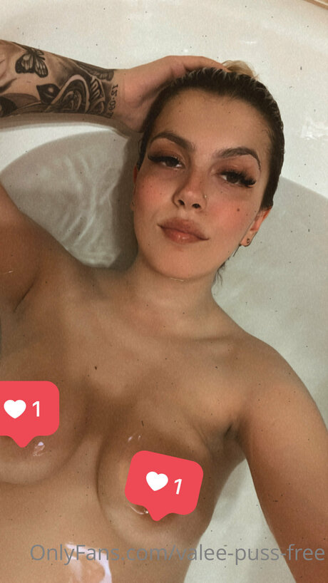 Valentinagoleafree star beautiful photo