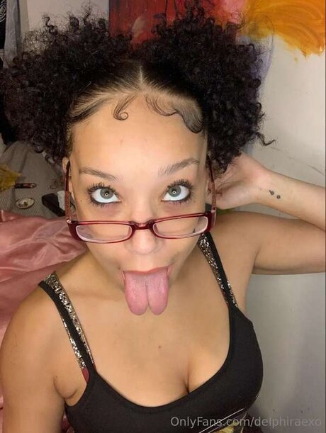 Delphiraexo naked pornstar gallery