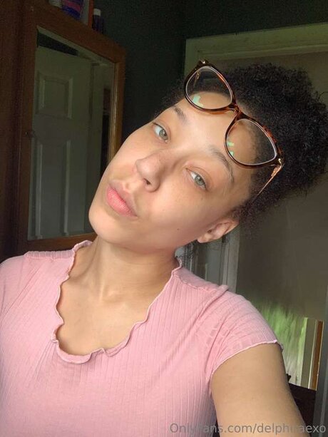 Delphiraexo erotic pornstar picture