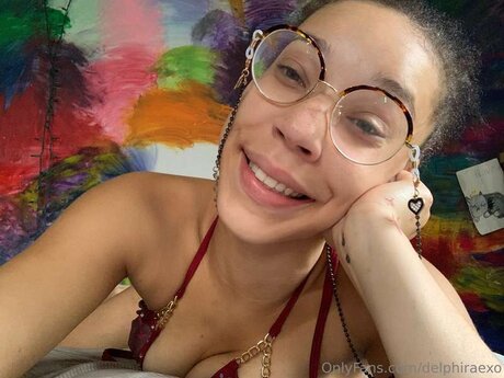 Delphiraexo sexy model pictures
