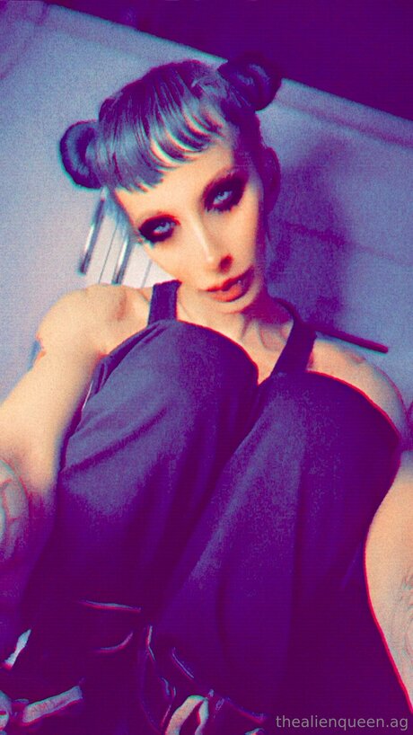 Aliengirlalt Free art model photo