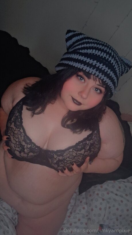 Junkyardpixie exclusive model pics