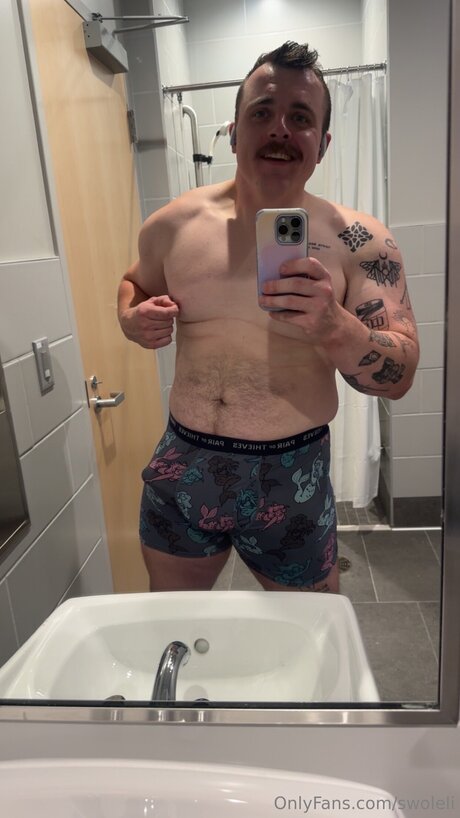 Swoleli star nude image