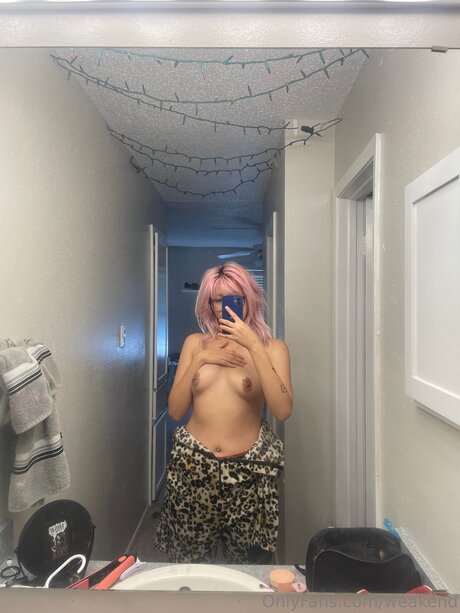 Weakend beautiful model img