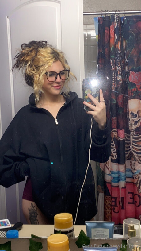 Darlin 7 naked pornstar img