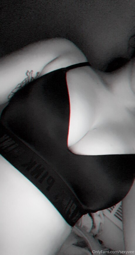 Sexyvee pornographic actress pictures