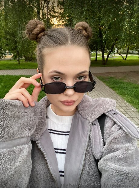 Babyellie69 nice actress photos