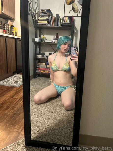 Itty Bitty Batty sexy model img