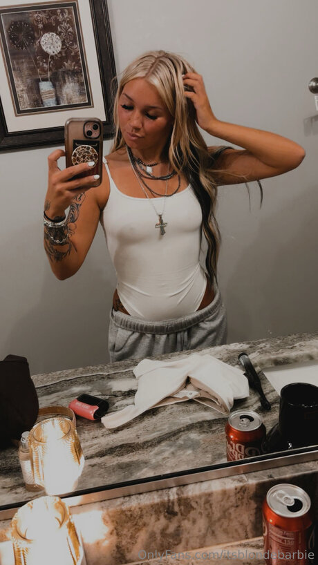 Itsblondebarbie pornographic actress photo