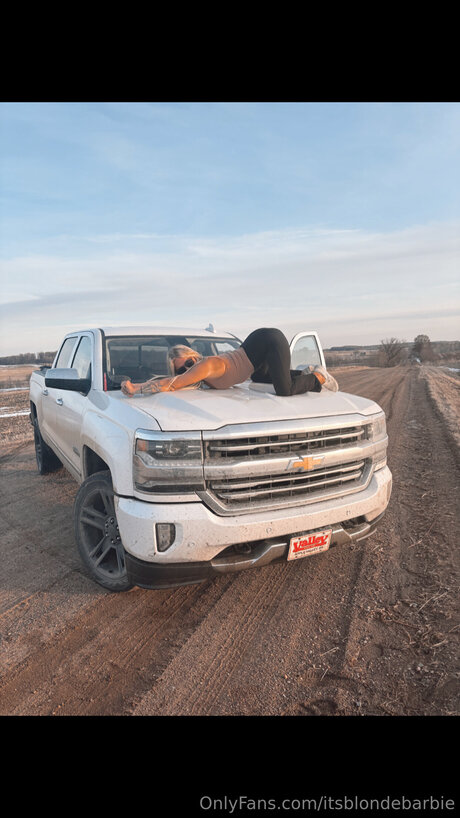 Itsblondebarbie pornstar beautiful archive