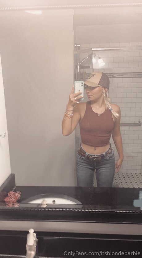 Itsblondebarbie naked actress pic