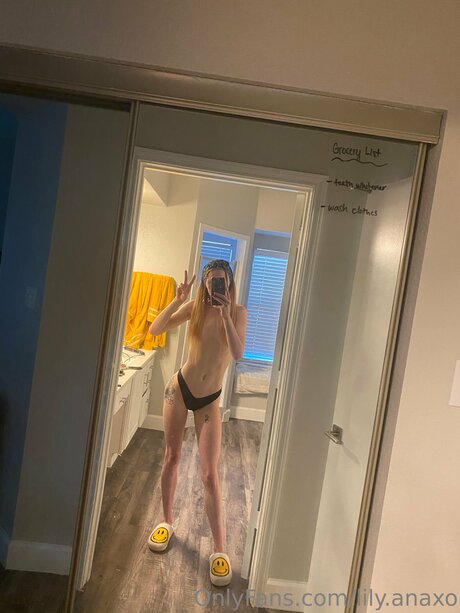 Lily Anaxo free pornstar pics