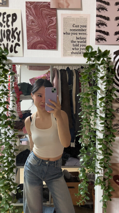 U412955454 xxx model pic